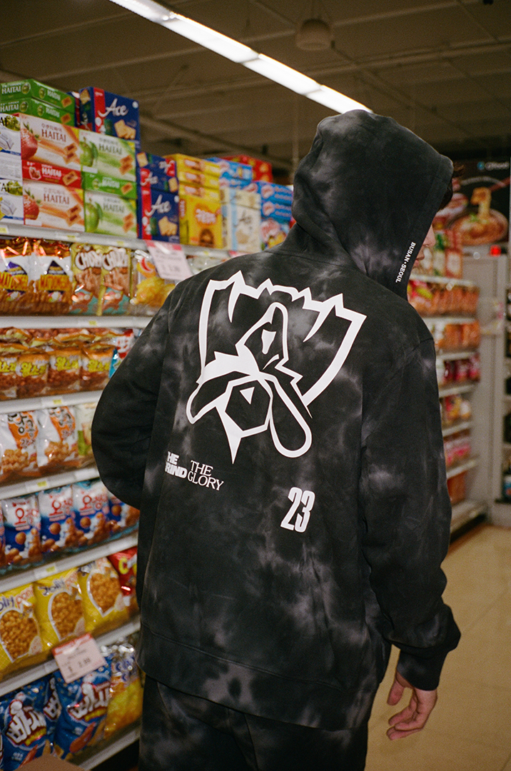 WORLDS 2023 フーディー