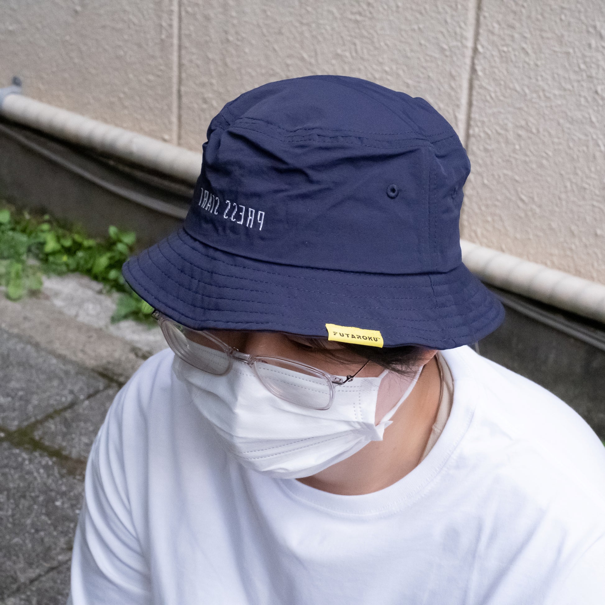 TЯATƧ ƧƧƎЯᑫ バケットハット（ネイビー）