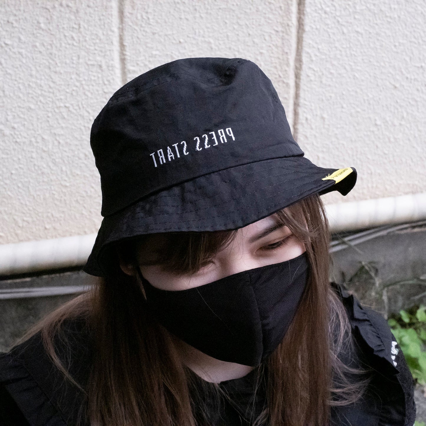 TЯATƧ ƧƧƎЯᑫ バケットハット（ブラック）